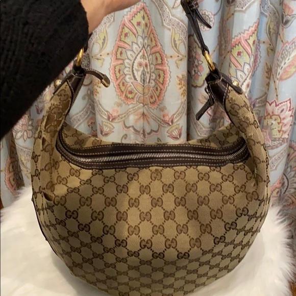 💎💎Gucci Monogram Studded Pelham Hobo Bag!!❤️ - Picture 3 of 8